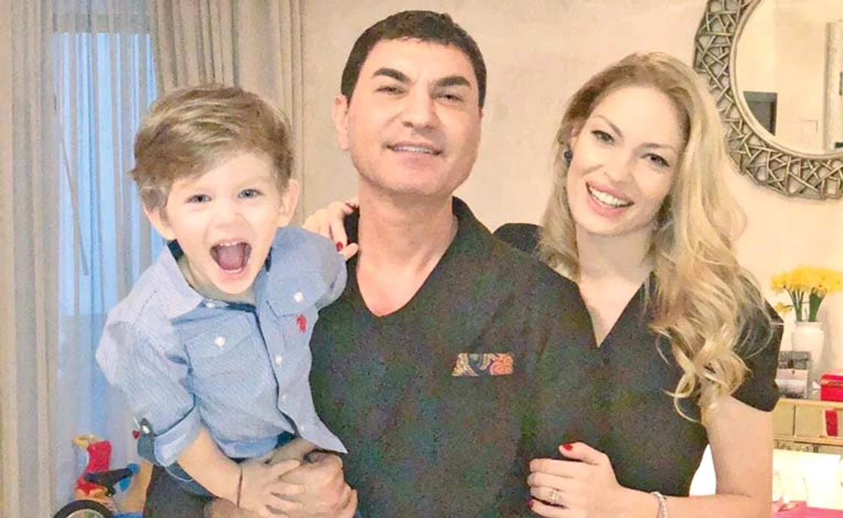 Valentina Pelinel i-a dăruit lui Cristi Borcea un băieţel, iar acum e gravidă cu gemeni