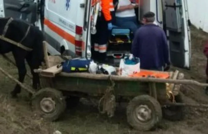 Bărbatul a fost călcat în picioare de caii de la căruţă FOTO botosaninews.ro