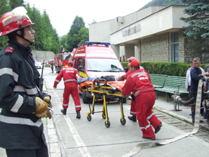 Vâlcenii toropiţi de caniculă cheamă zilnic ambulanţa