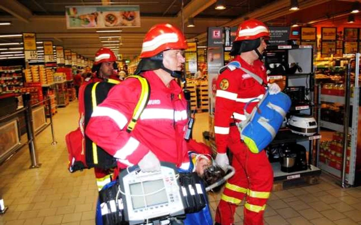 Pompierii, în cadrul unei demonstraţii FOTO ISU Călăraşi