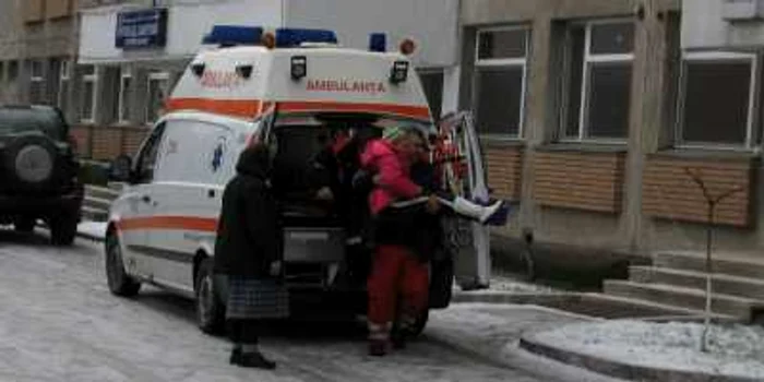 Bolnavii cu probleme vin pe bandă rulantă la ortopedie