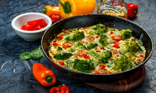 Terina cu pui si fistic  Sursa foto shutterstock 623729516 jpg