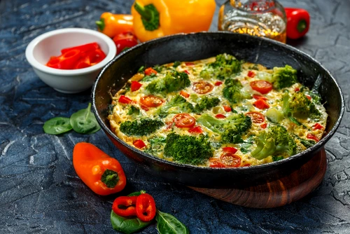 Terina cu pui si fistic Sursa foto shutterstock 623729516 jpg