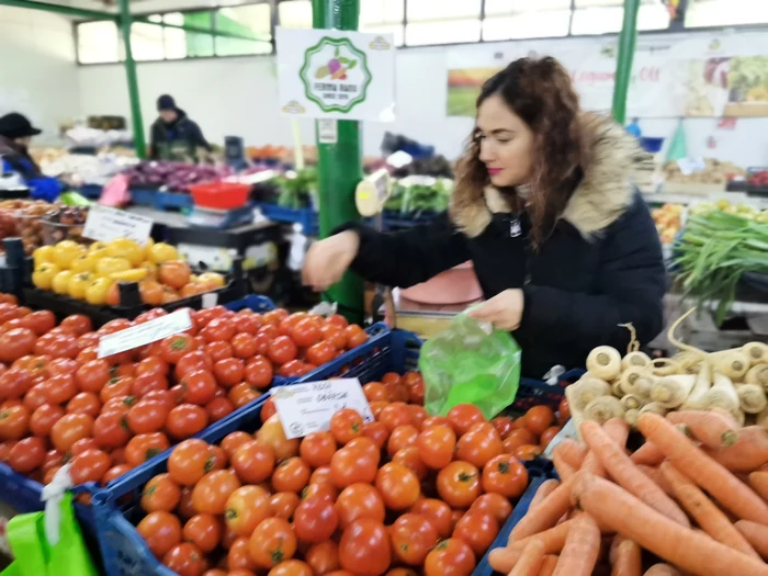 Fermierii din sudul țării produc și iarna tomate cu care ajung în piețe FOTO: Alina Mitran