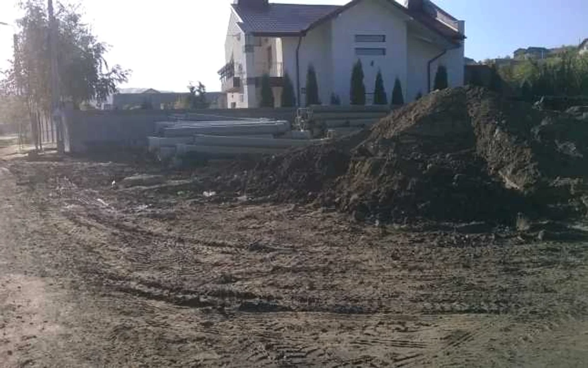 Drumurile pline cu noroaie din comuna Bârnova FOTO: Adevărul