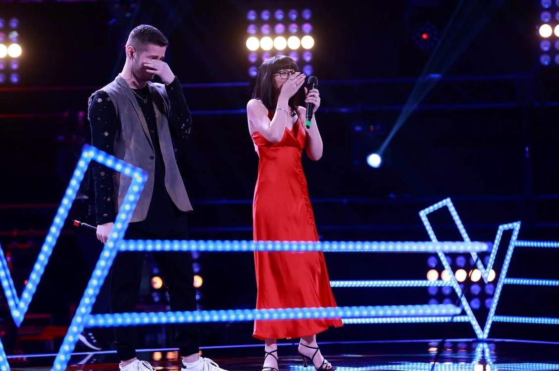 Cei doi tineri au izbcunit ]n lacrimi la fnalal piesei 