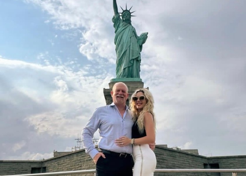 Cu ce l-a „sedus” românca Iasmina Hill pe milionarul american care administrează Statuia Libertății