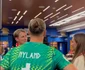 Fotbalistul Orjan Nyland cu Prințesa Ingrid Alexandra și Prințul Sverre Magnus la meciul Brazilia Norvegia de la Campionatul Mondial de Fotbal din SUA. FOTO: captură de ecran