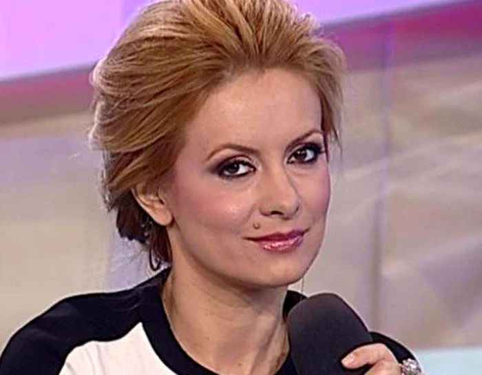 
    Simona Gherghe este prezentatoarea "Acces Direct"foto: captură Antena 1  