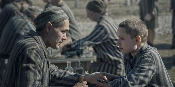 tatuatorul de la auschwitz 1 1024x637 jpeg