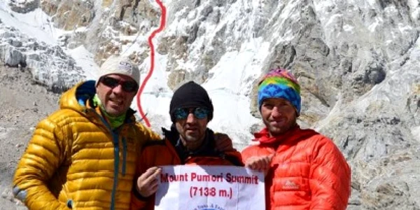 alpinisti munte pumori foto explorersweb.com