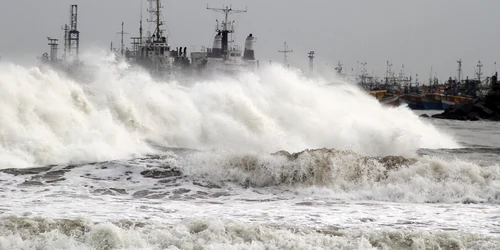 ciclon india reuters