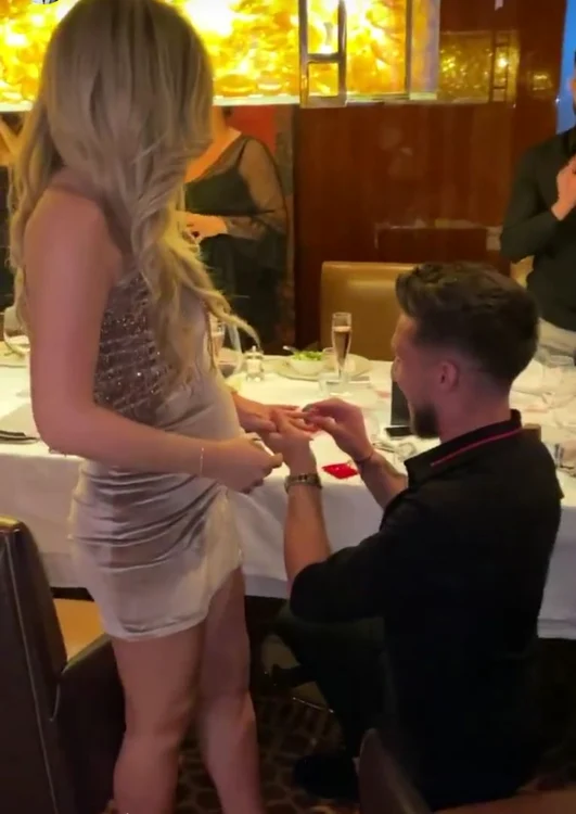 Momentul cererii în căsătorie făcute de Băluță chiar în noaptea de Revelion