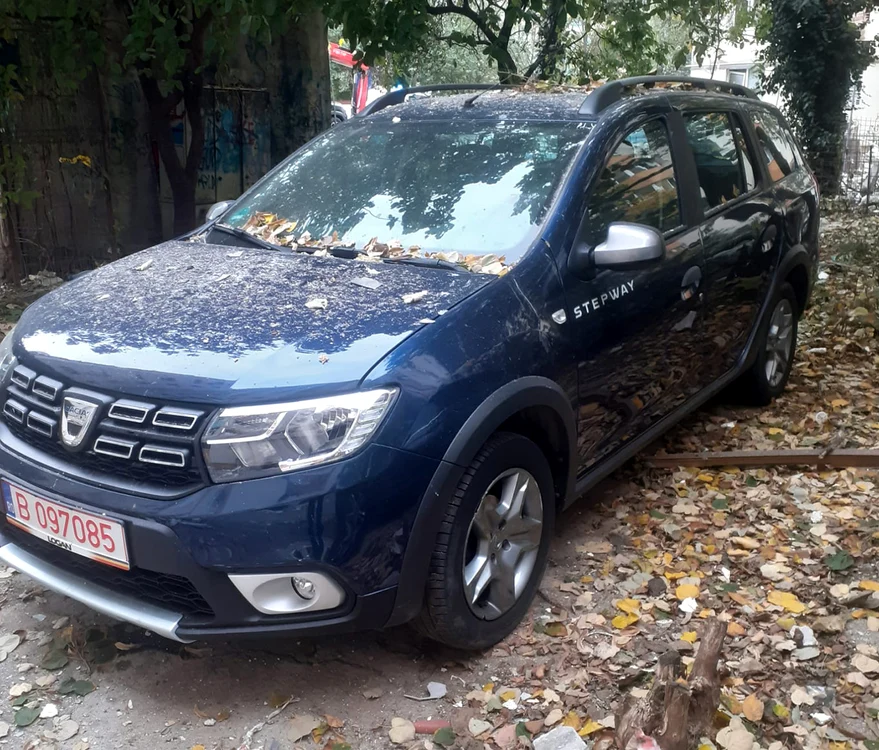 Mașinile familiei au fost distruse