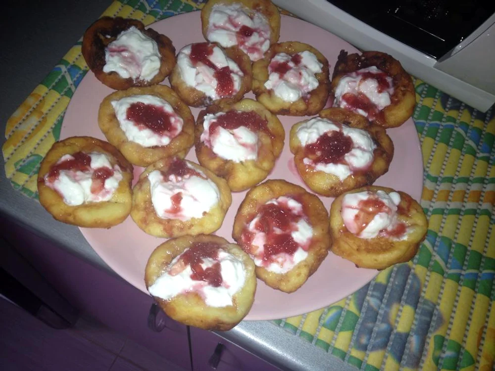 
    Papanaşi cu dulceaţă  