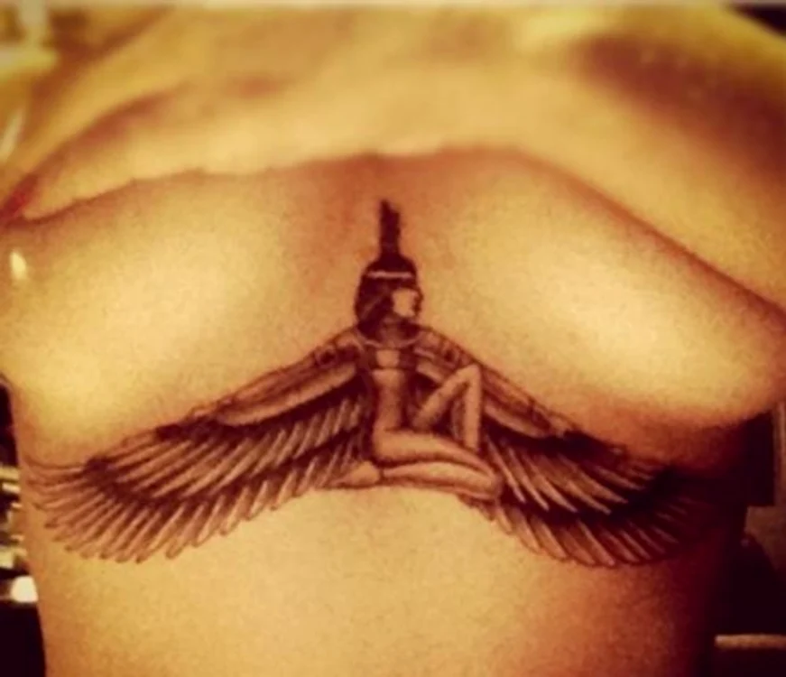 Rihanna tatuaj