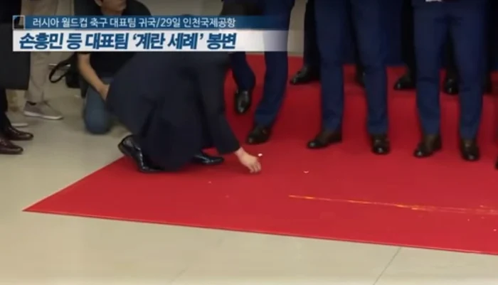 Fotbaliștii sud-coreeni au fost țintiți cu ouă la revenirea de la CM de fotbal din RusiaCaptură video