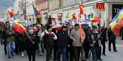 Revoluţionarii cer demisia Guvernului. Foto: Stelian Grăjdan