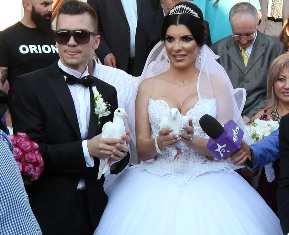 Andreea Tonciu şi soţul ei Daniel Niculescu au eliberat porumbei albi