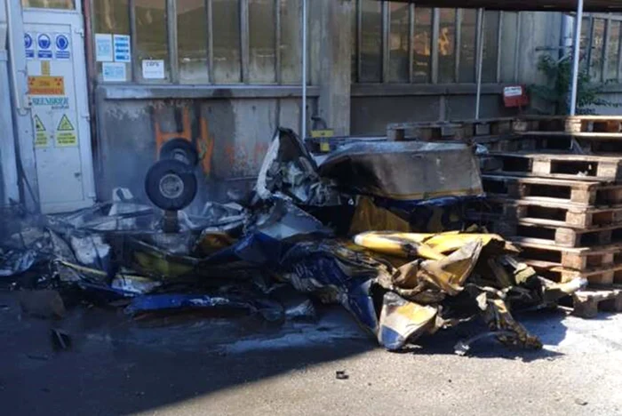 Avionul a fost distrus în totalitate la impactul cu soulu. Foto: Aradon 