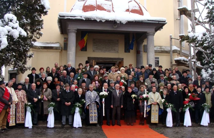 Zeci de cupluri vor fi sărbătorite