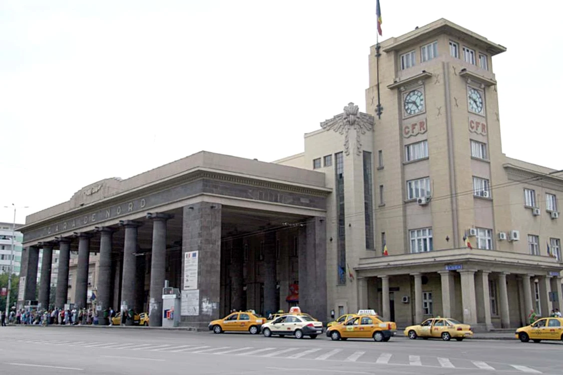 
    Gara de Nord ar fi trebuit să fie din sticlă, la fel ca  Eurogara Midi, din BruxellesFotografii: Click!, EuroStation.ro   