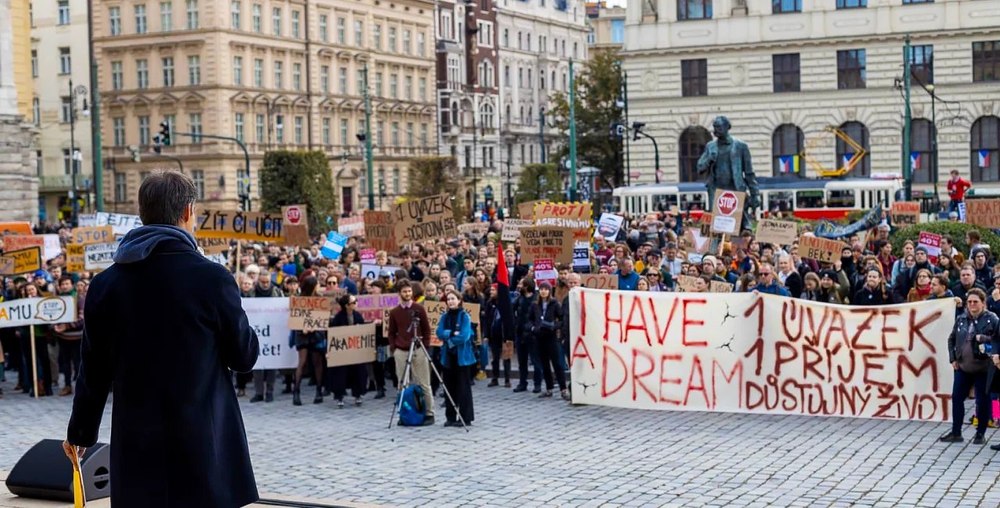 Cehia, la limita recesiunii. Proteste masive și mii de școli închise din cauza măsurilor de austeritate