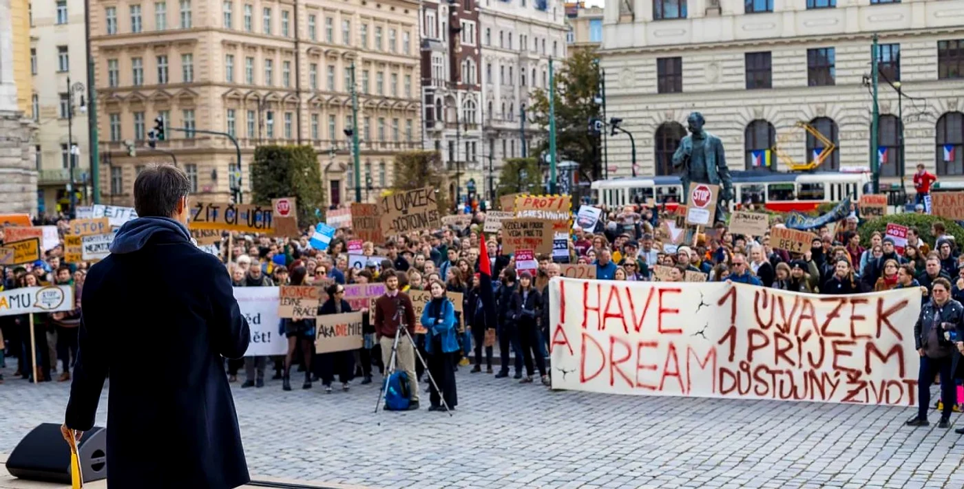 Cehii ies în stradă nemulțumiți de măsurile guvernului