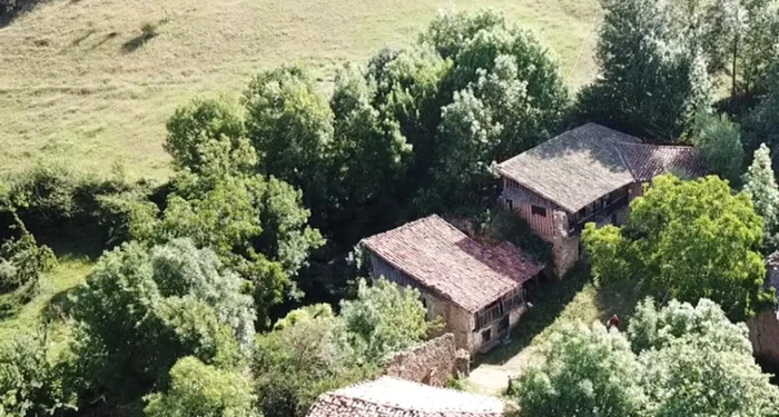 Satul abandonat se vinde cu 380.000 de euro / foto: Sibarist