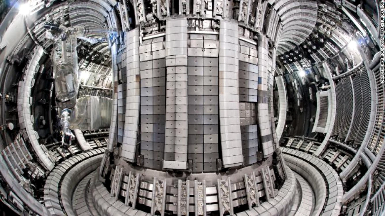 Miezul reactorului de fuziune nucleară (tokamak) JET din satul Culham din apropiere de Oxford Foto EUROFusion