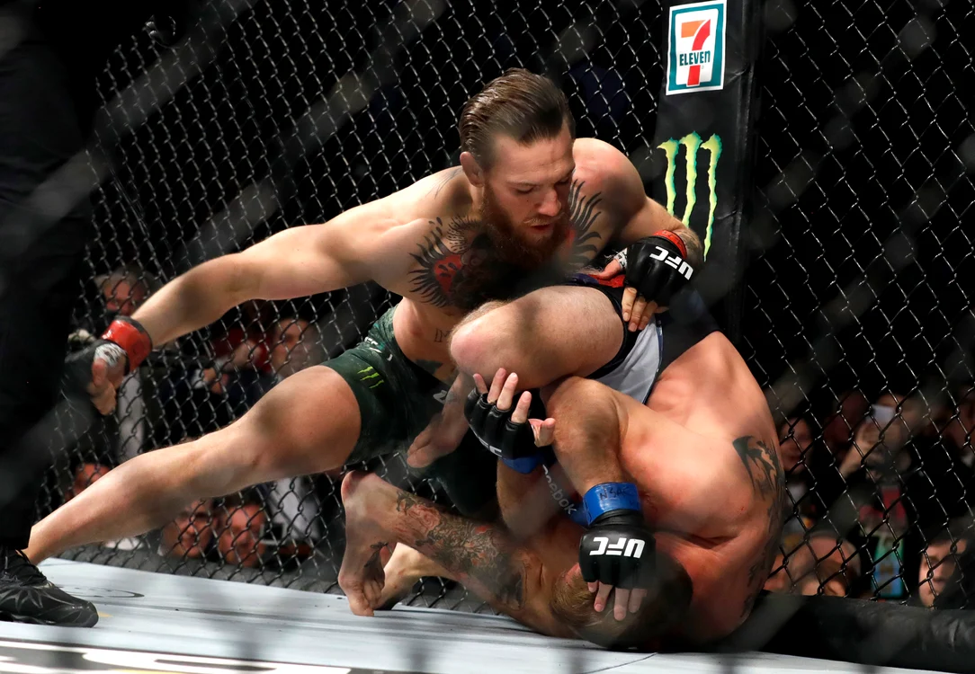 
    Conor McGregor și-a pus la pământ adversarulFoto: Guliver / GettyImages  