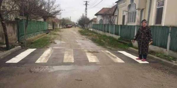 12 treceri de pietoni au fost trasate pe o stradă de 800 de metri din Corabia 