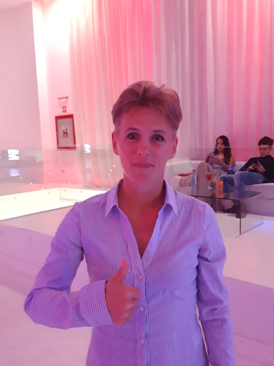 Mariana s-a tuns scurt şi îi stă foarte bine