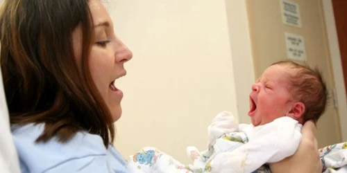 Primele ore de după naştere modelează psihicul viitorului adult