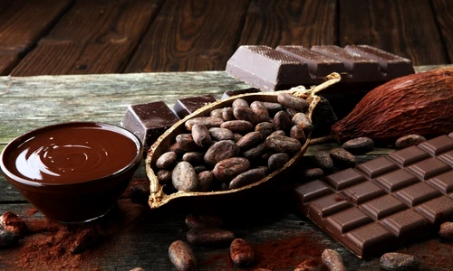 Boabe de cacao tableta de ciocolata si crema de ciocolata JPG