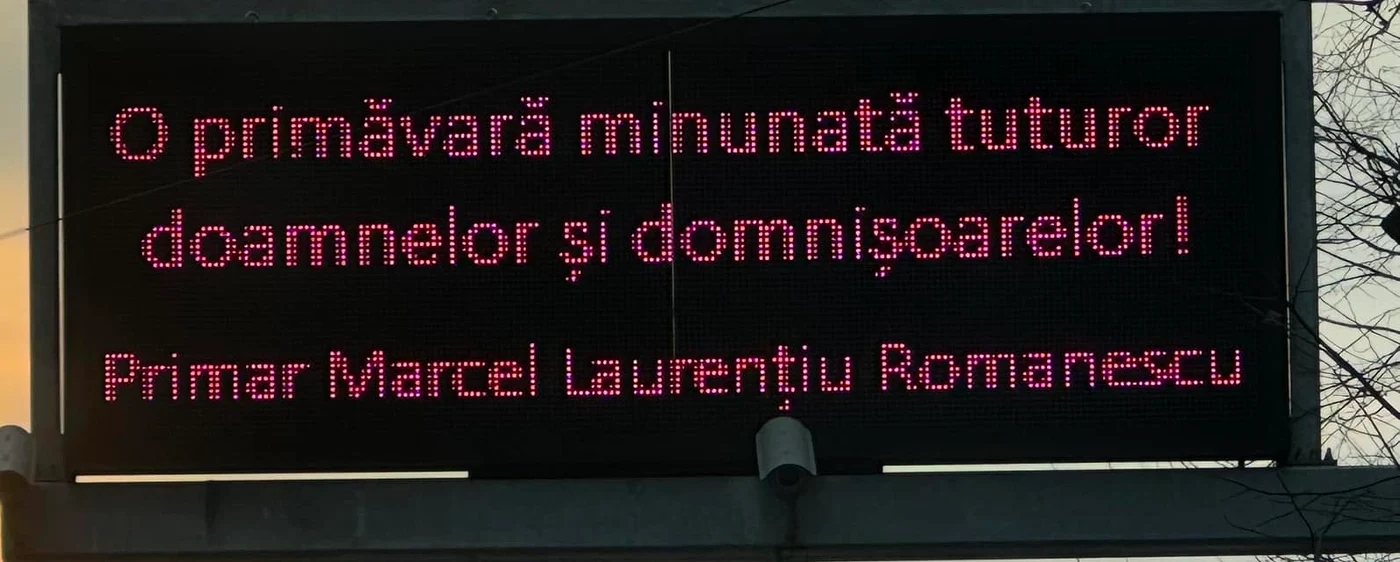 Mesaj transmis pe panourile informative rutiere din Târgu Jiu Foto: Facebook/Mihai Paraschiv