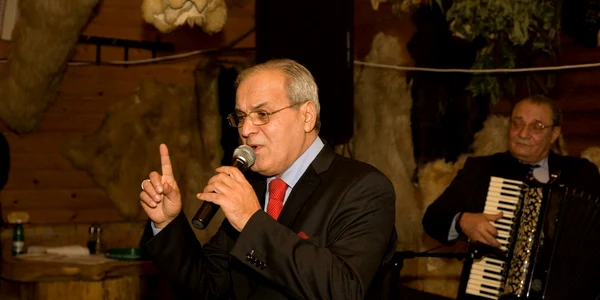 Nelu Ploieşteanu va susţine un recital în cadrul unui spectacol de neuitat, la Stâna Regală (foto: arhivă)
