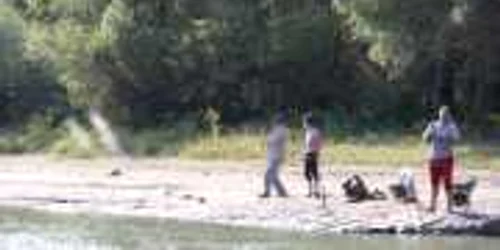 Pescuitul sportiv atrage mii de turişti (foto arhivă)