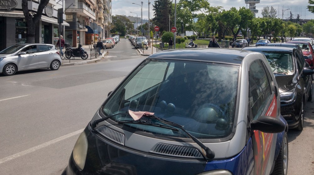 Turiștii români din Grecia se plâng că sunt „vânați” de polițiștii rutieri: „Sunt puşi să amendeze maşinile cu numere româneşti“