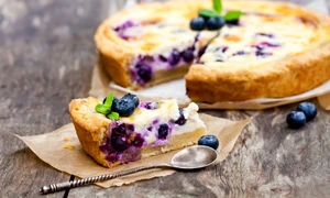 Cheesecake de afine  Sursa foto shutterstock 431627977 jpg