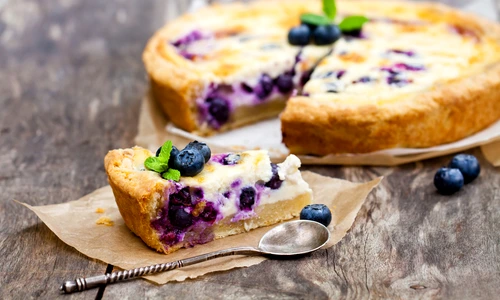 Cheesecake de afine  Sursa foto shutterstock 431627977 jpg