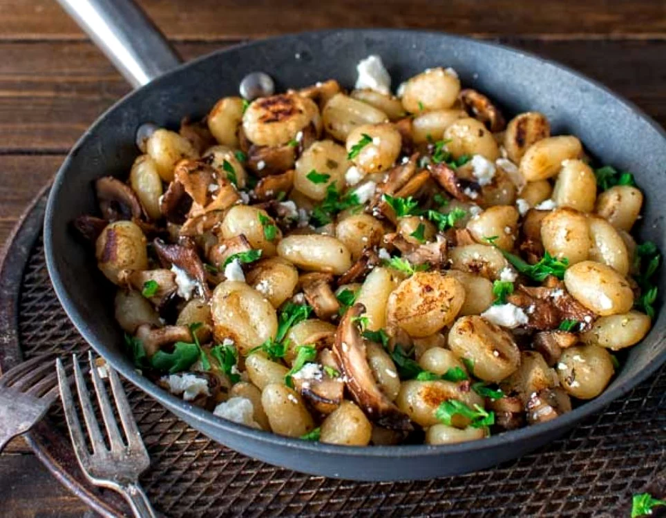 gnocchi de cartofi cu ciuperci si feta jpeg