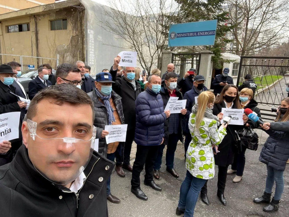 Protest AUR în faţa Ministerului Energiei. FOTO: Facebook/ George Simion