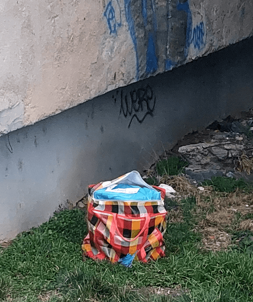 O geantă suspectă, lăsată în curtea interioară a unui bloc din Sibiu, i-a pus pe jar pe pirotehniștii SRI