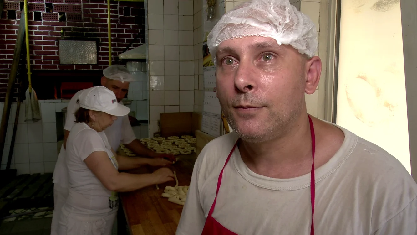 Mircea este unul dintre vechii covrigari. FOTO Iulian Bunilă