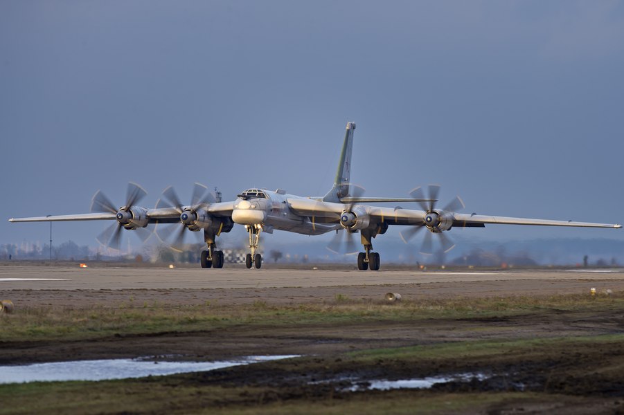 Alerte prelungite de atac aerian au provocat panică în Ucraina. Bombardiere rusești au simulat un atac masiv cu rachete