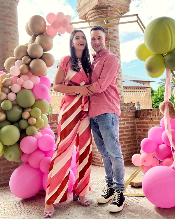 Oana Mosneagu si Vlad Gherman la botezul fetitei lui Mario (2) jpg