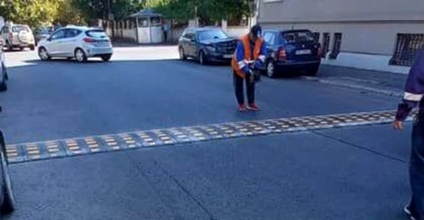 
    Mai multe gropi care puneau în pericol siguranța circulației au fost astupate Fotografii: Primăria Capitalei   