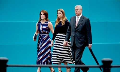 Printesa Eugenie si Printesa Beatrice, alaturi de tatal lor, Printul Andrew  GettyImages 539532388 jpg