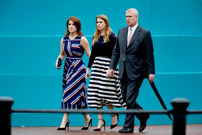 Printesa Eugenie si Printesa Beatrice, alaturi de tatal lor, Printul Andrew  GettyImages 539532388 jpg